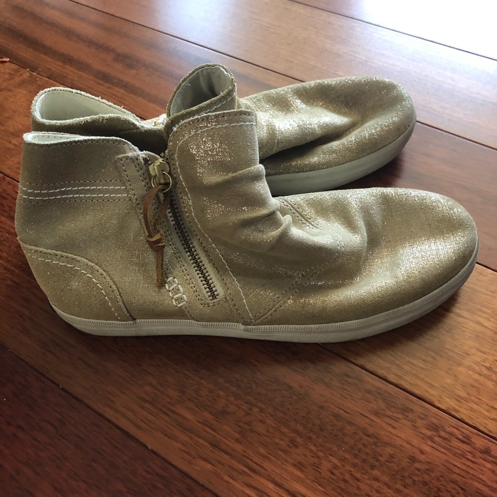 Women’s Sperry Crest gold metallic